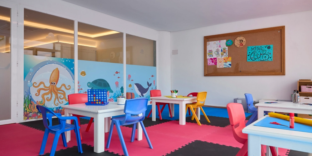 Niños en el miniclub del Hotel Mariant Park