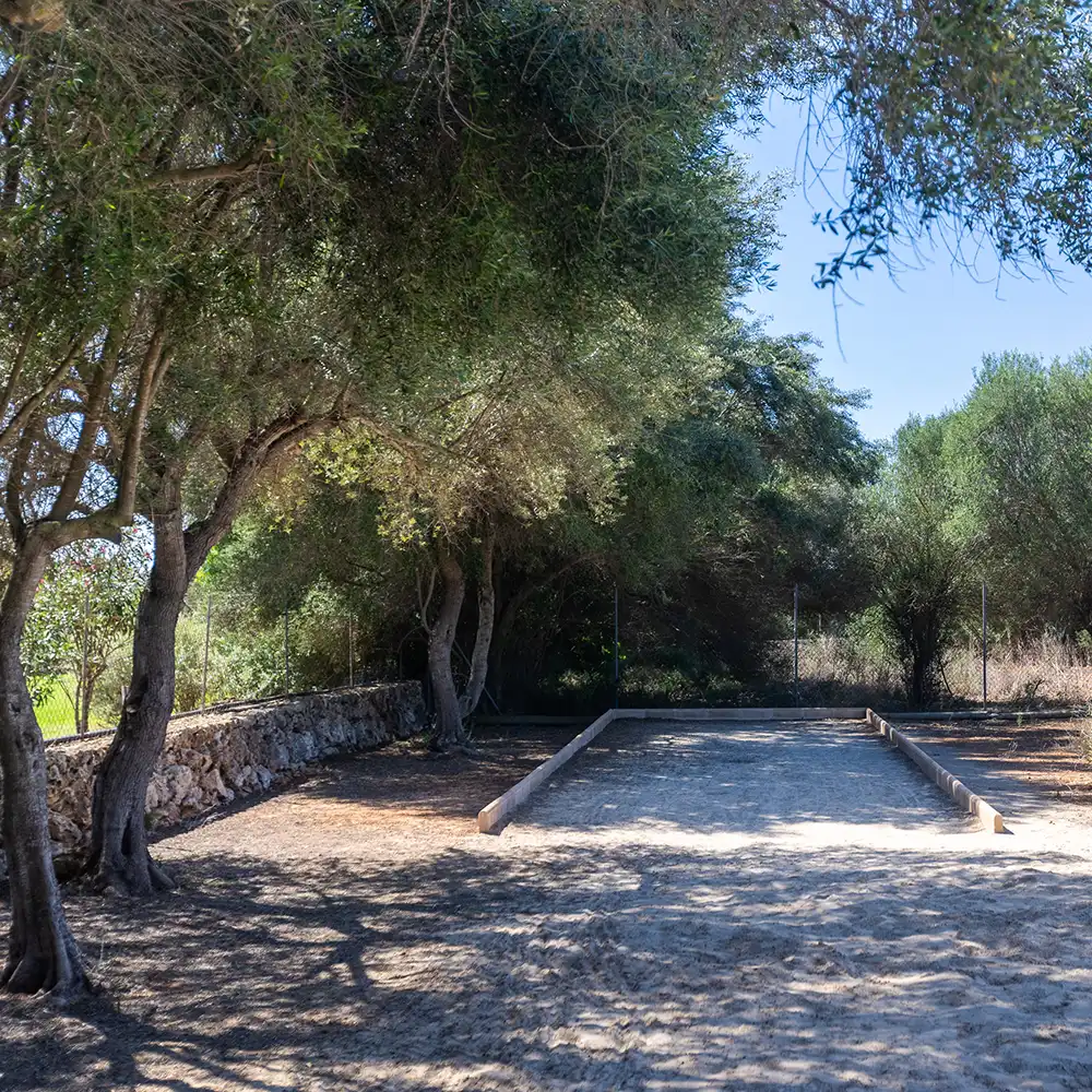 Zona para jugar a la petanca en los jardines Mariant Park Mariant Hotels