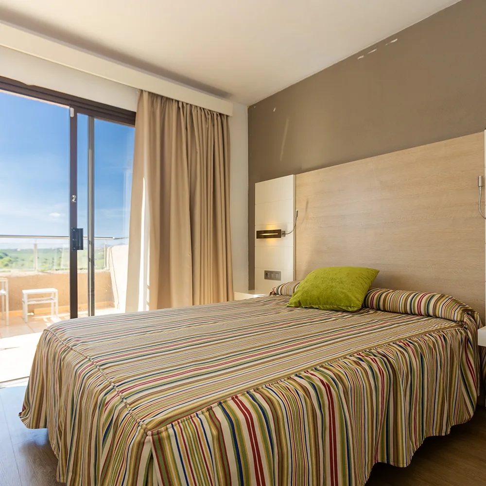 Habitación doble con balcón en el Anexo Hotel Mariant