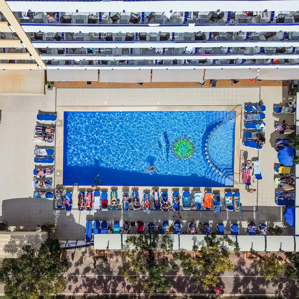 Vista aérea de la piscina del Hotel Mariant