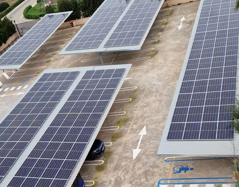 Placas solares en parking
