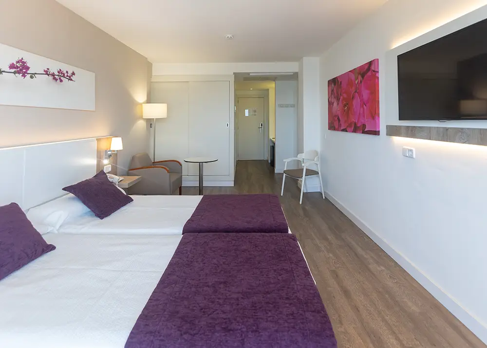 Habitación Doble vista calle Talayot Hotel Brisa Marina Mariant Hotels