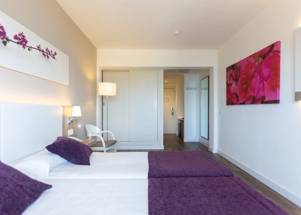 Habitacion doble vista calle talayot Brisa Marina