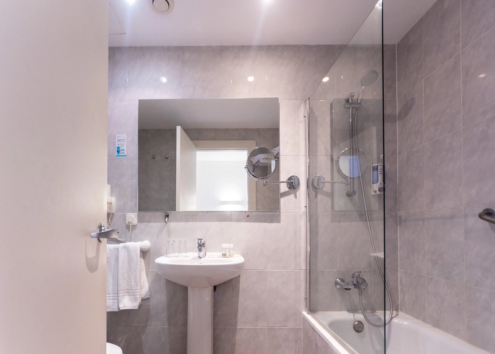 Habitacion doble vista calle talayot Brisa Marina