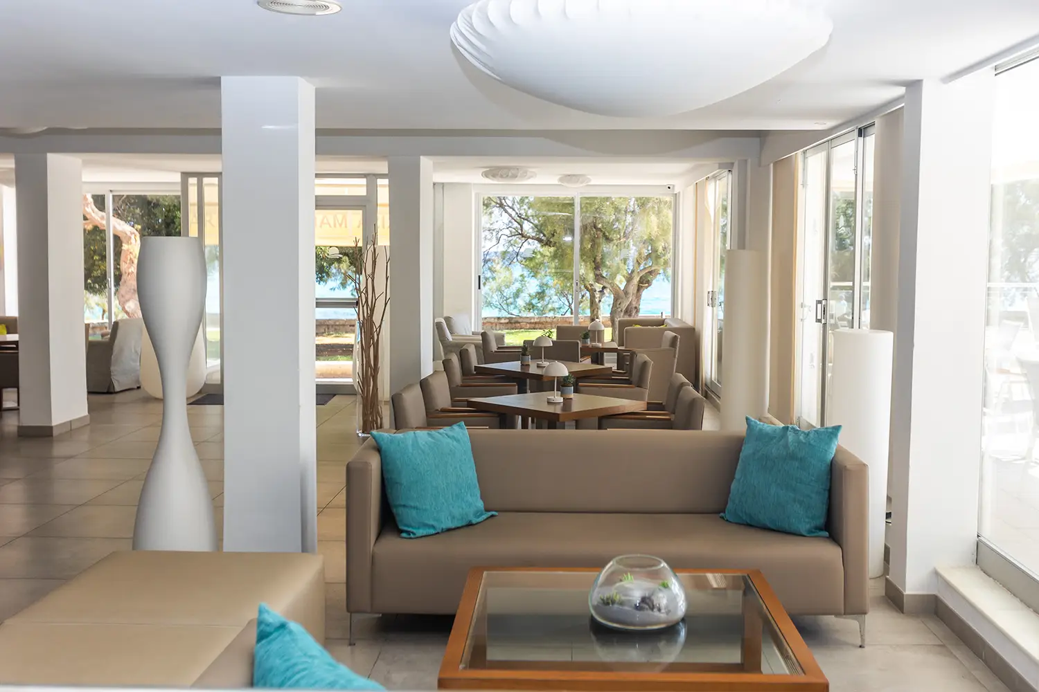 Salón del lobby del Hotel Lobby del hotel Brisa Marina