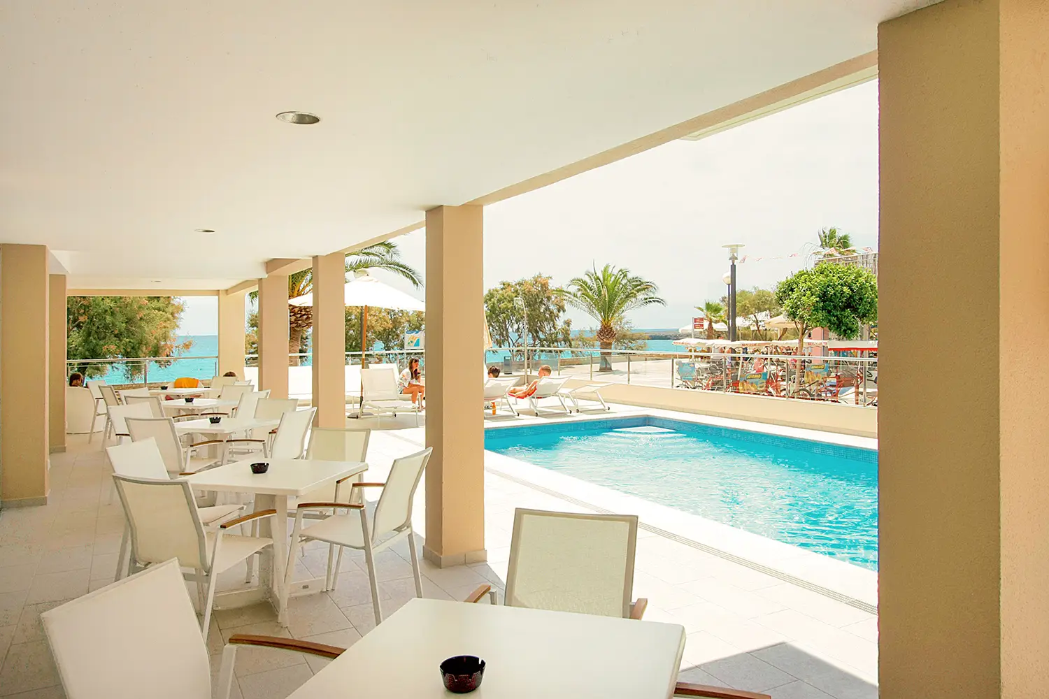 Terraza de la piscina Terraza de la piscina del hotel Brisa Marina