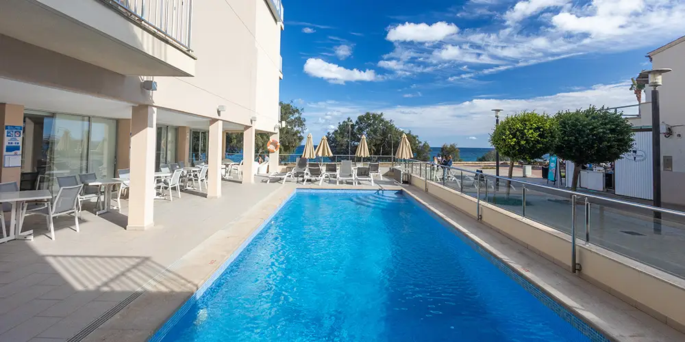 Piscina del hotel Brisa Marina