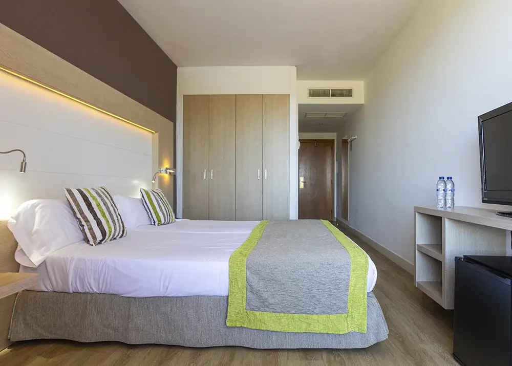 Ausgestattetes Zimmer Gesamtansicht des Standard-Doppelzimmers Mariant Park