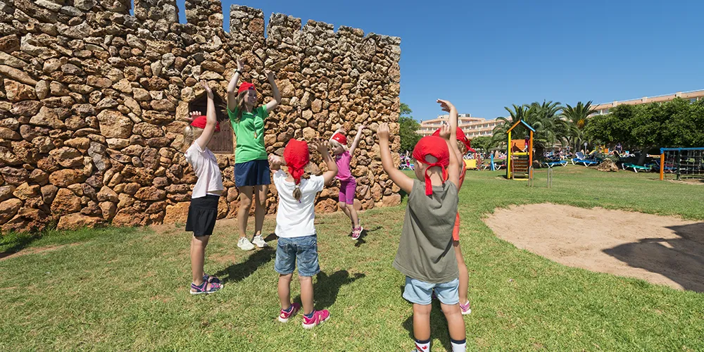 Niños en el miniclub del Hotel Mariant Park