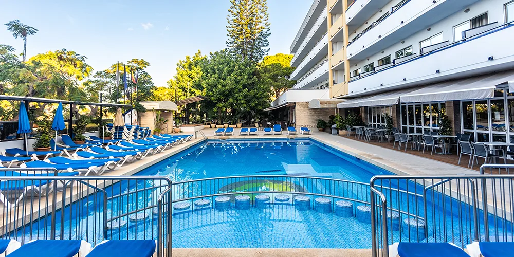 piscina mariant hotels Servicio piscina exterior Mariant Hotels